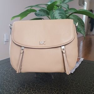 Micaehl Kors Evie Medium Shoulder Flap